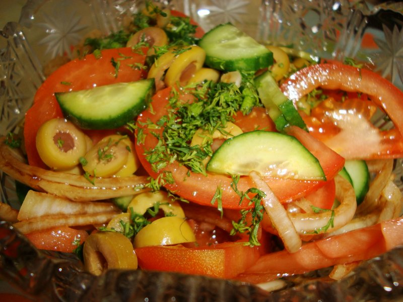 Салат с оливками