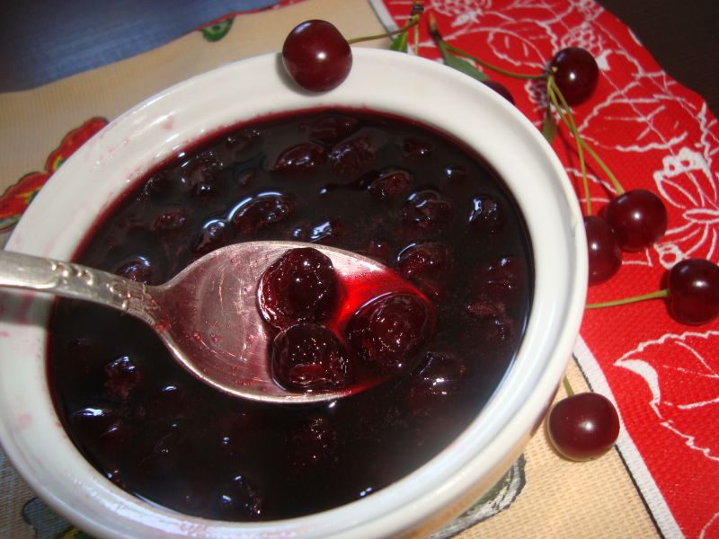 Вишневое варенье с черносливом