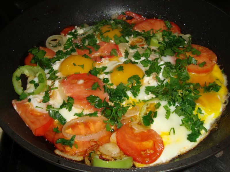Яичница с овощами