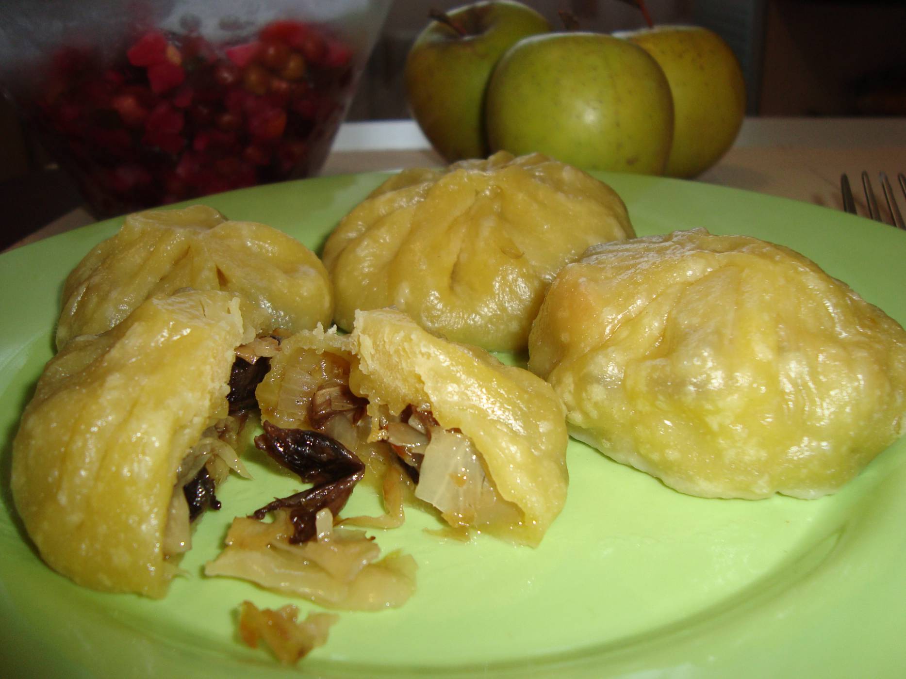 Постные хинкали с грибами и капустой