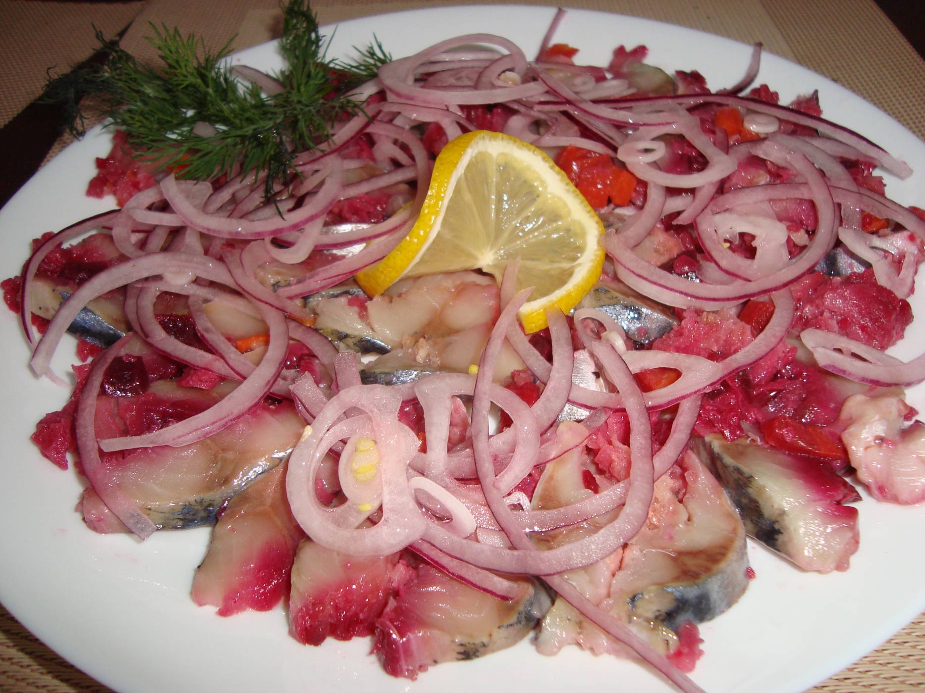 Рулет из скумбрии с овощами