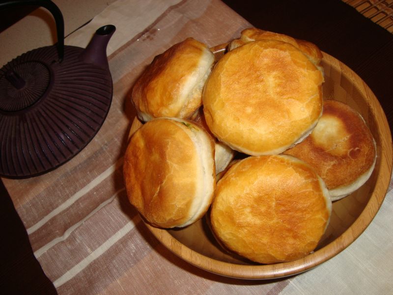 Бомбочки с луком пореем и яйцом