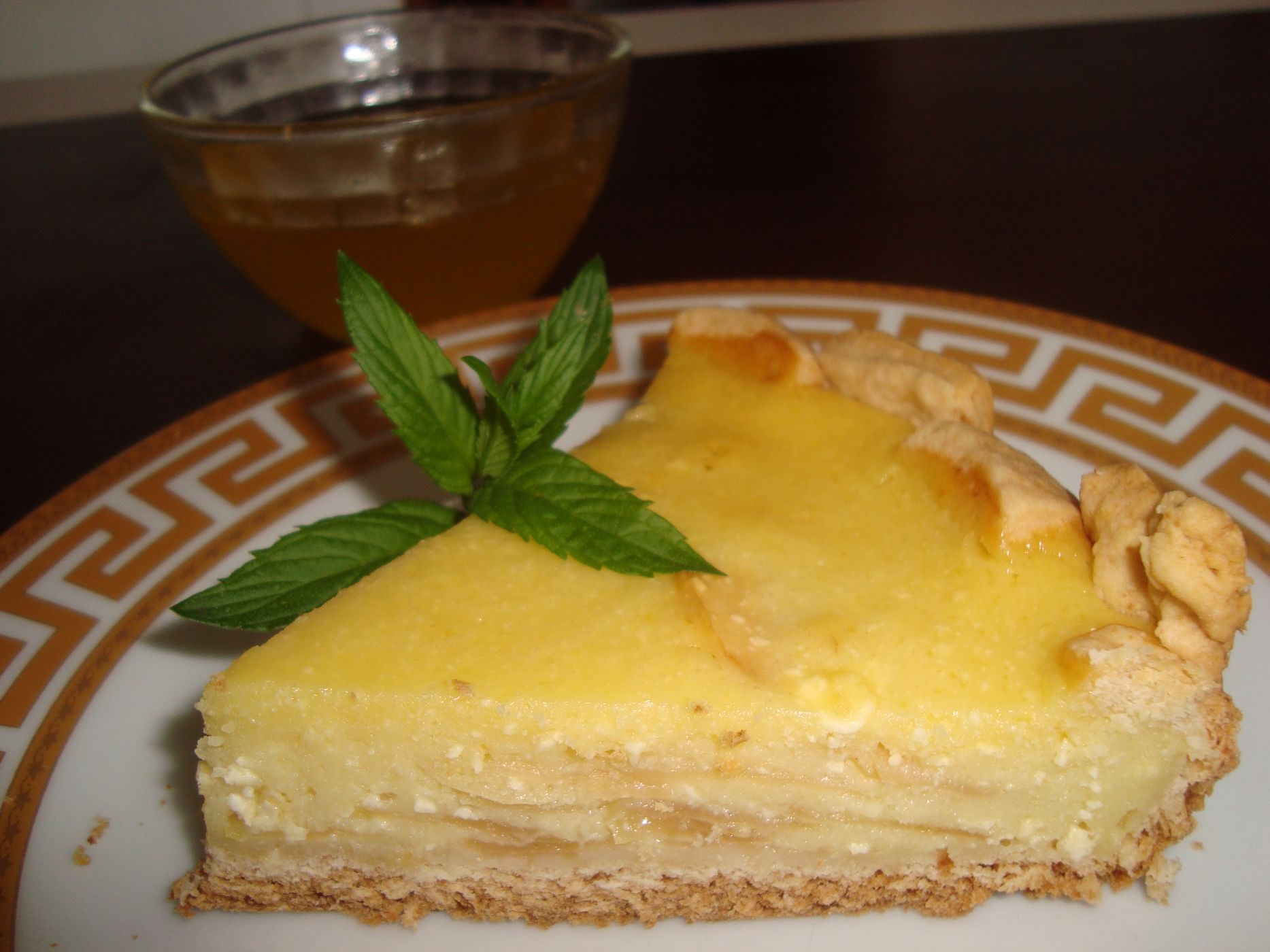 Пирог с яблоками и творогом