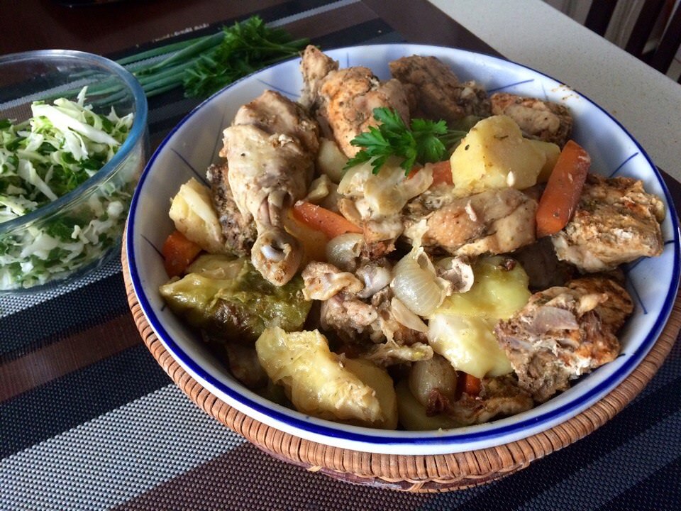 Курица в банке с овощами