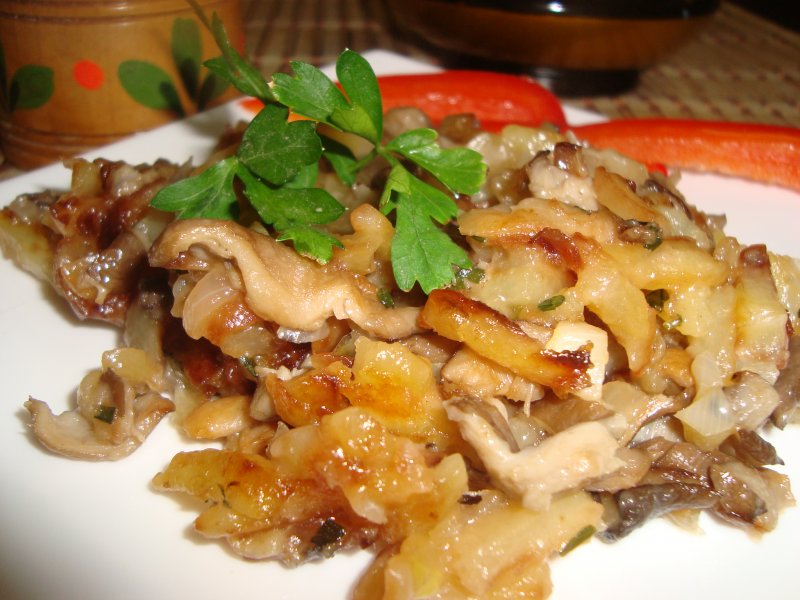 Картофель жареный с грибами
