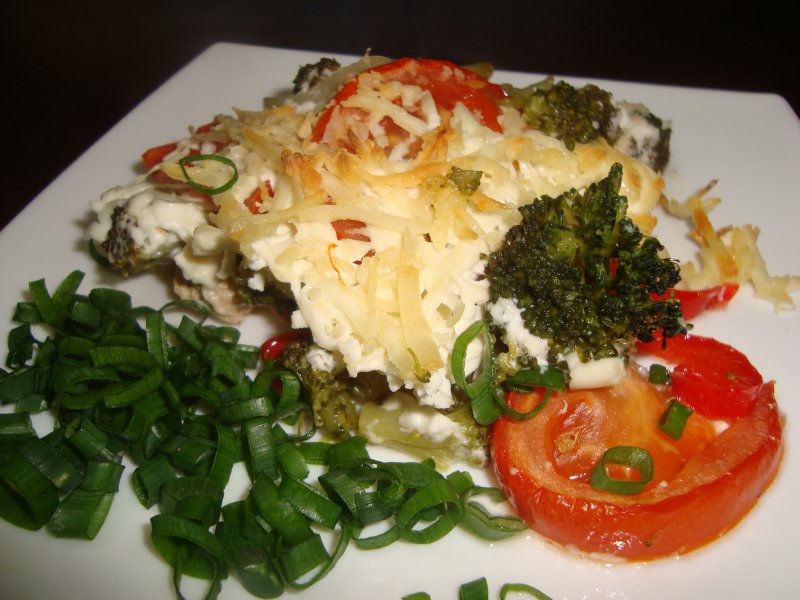 Брокколи с куриной грудкой и овощами