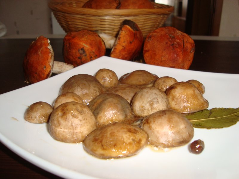 Маринованные подосиновики
