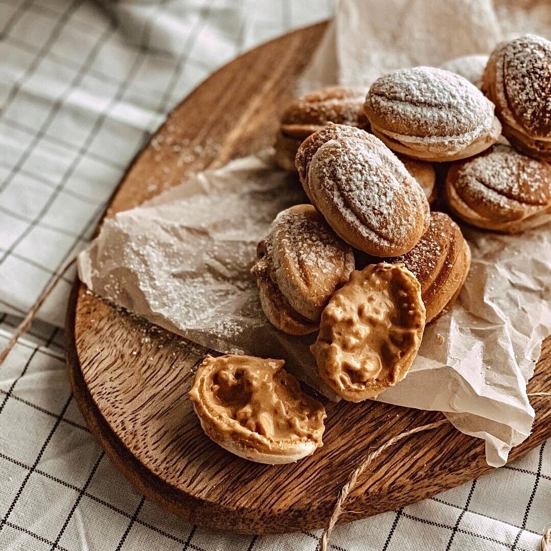 Орешки с варёной сгущёнкой