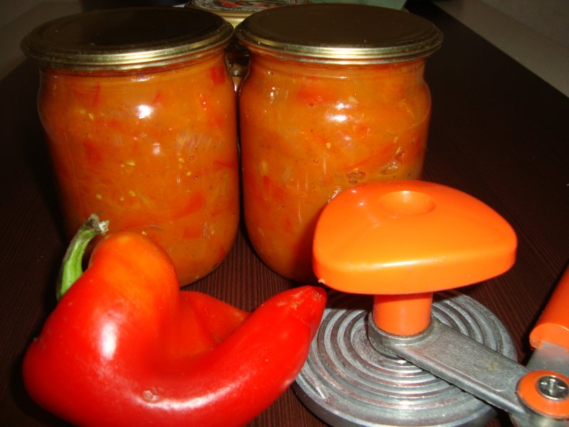 икра из сладких перцев. икра из сладких перцев. икра из перца с луком и помидорами. пена из сладкого перца. балканский соус айвар.