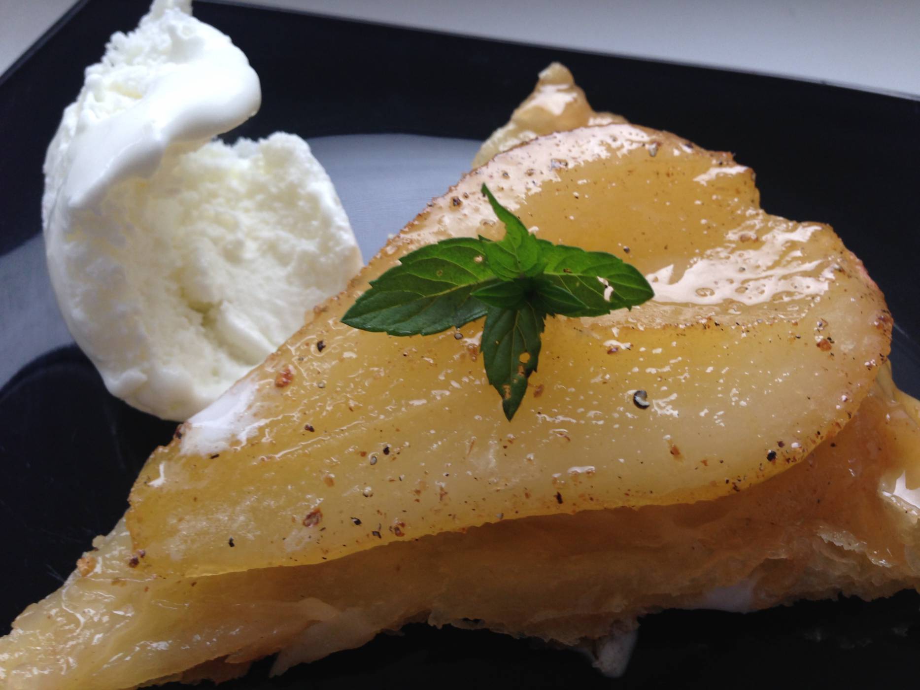 Слойка с грушей. Грушевый тарт с камамбером. Грушевое мороженое. Яблочный торт с заварным кремом. Грушевый тарт.