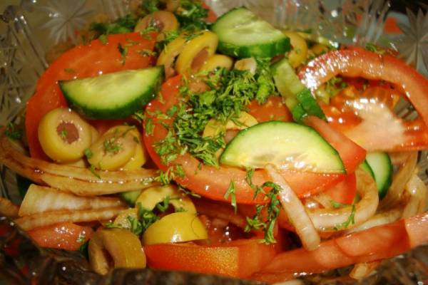 Салат с оливками
