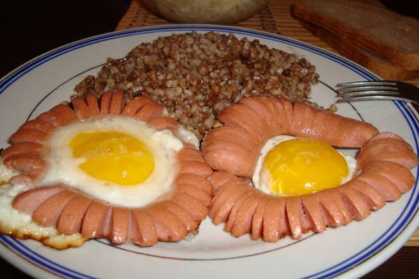 Ромашка из сосиски