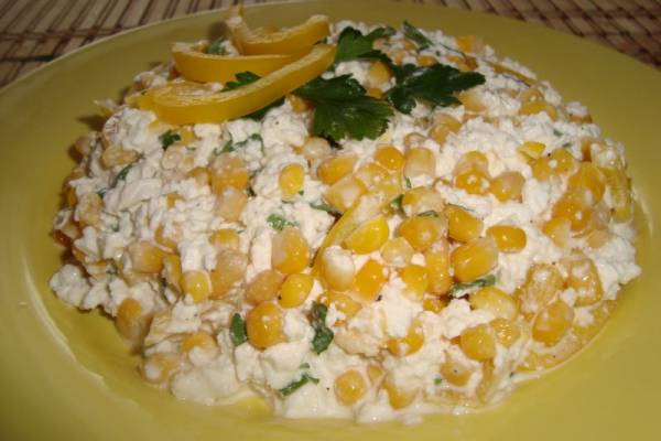 Салат из творога и овощей