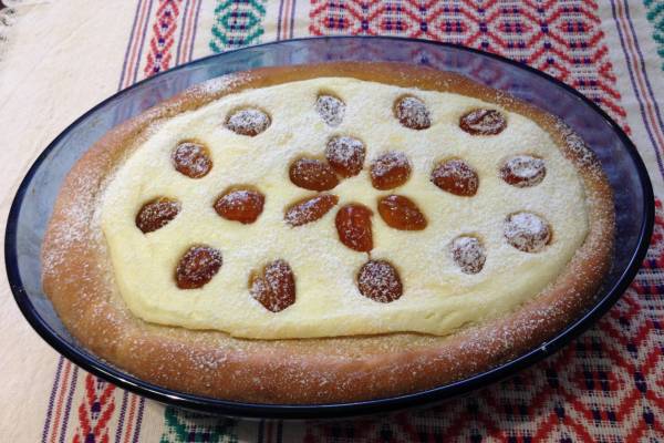 Творожный пирог со сливами