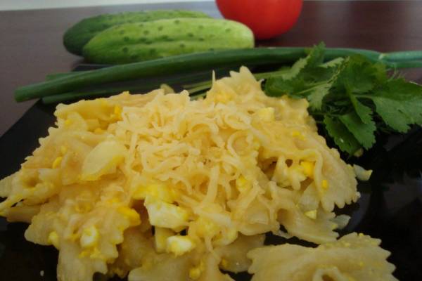 Фарфалле с сыром и яйцом