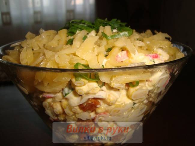 Салат с кириешками и крабовыми палочками