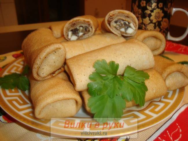 Фаршированные дрожжевые блинчики с грибами и яйцом