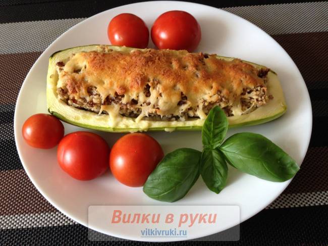 "Лодочки" из кабачка с кускусом 