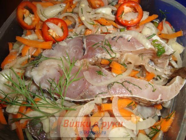 Сазан маринованный с овощами