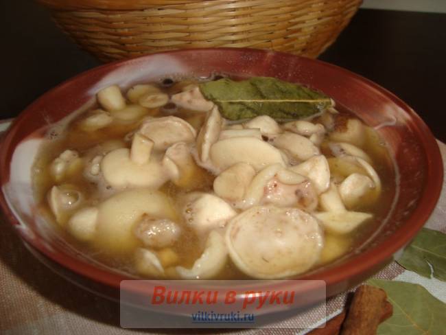 Маринованные маслята