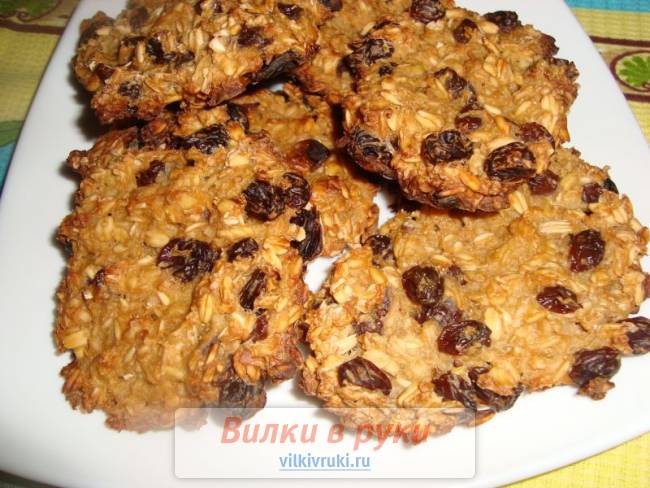 Геркулесовое печенье с изюмом