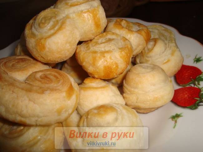 Ушки из слоеного теста