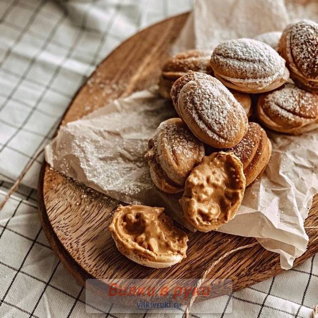 Орешки с варёной сгущёнкой